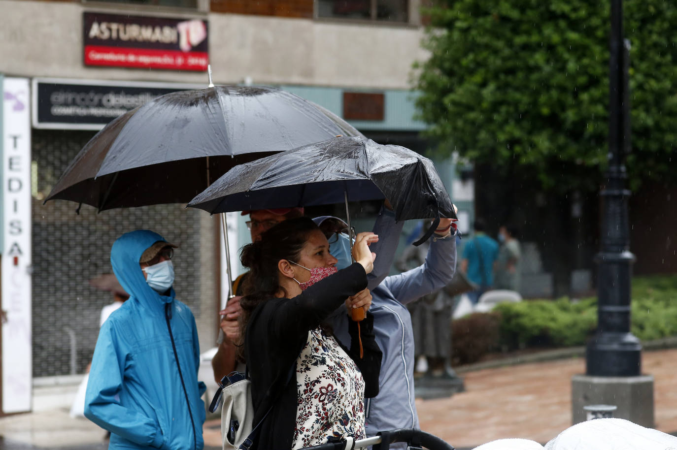 La región, que se encuentra en alerta naranja por una gota fría, se vio sorprendida por las fuertes precipitaciones.