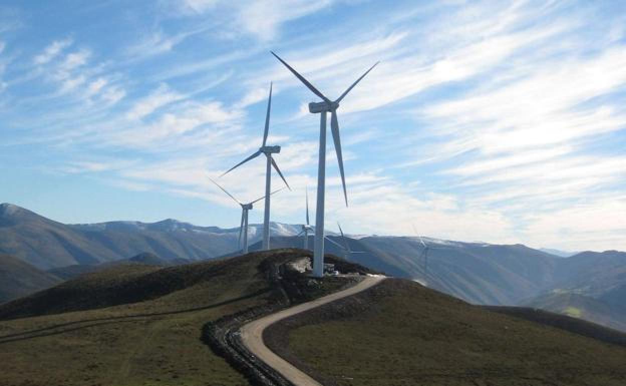 Aerogeneradores en el parque eólico de ElCandal, en Castropol.