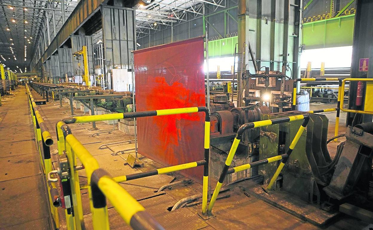 Instalaciones del tren de carril de Arcelor, la principal electrointensiva de las asentadas en Asturias. 