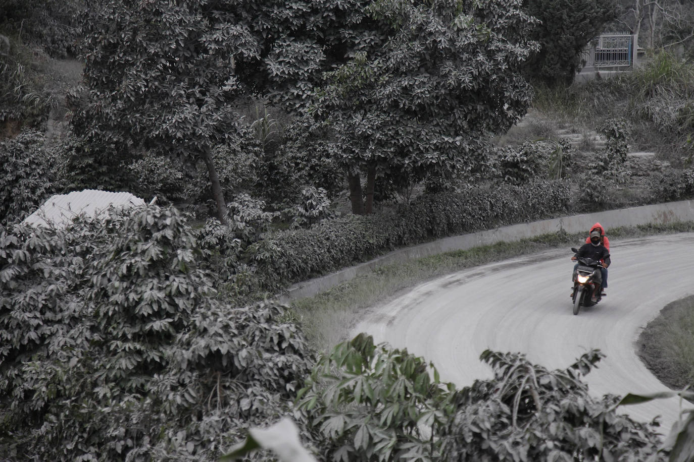 La nube de ceniza que ha expulsado alcanzó los 4.500 metros de altura 