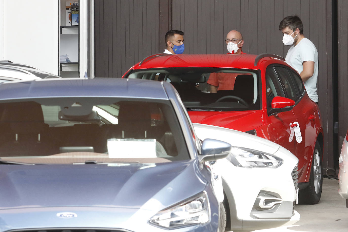 Los concesionarios llegan al recinto con suculentas ofertas