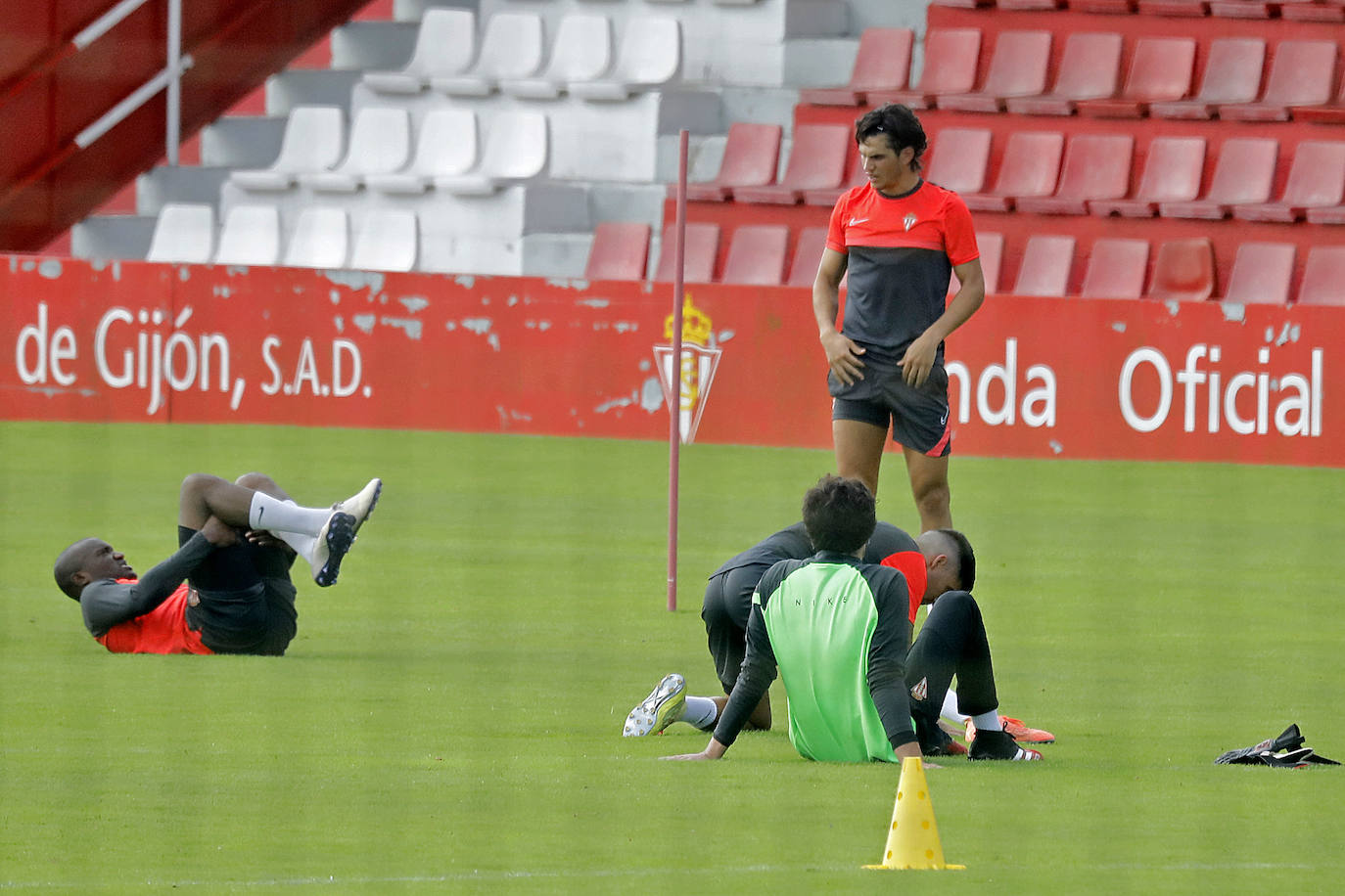 Los jugadores no pueden pisar el vestuario, por lo que llegan desde casa vestidos para ejercitarse