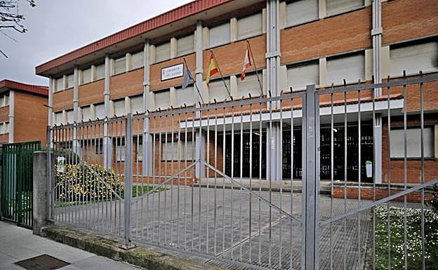 Simón defiende la vuelta a las aulas en septiembre: «Queramos o no tenemos que aprender a convivir con el virus»