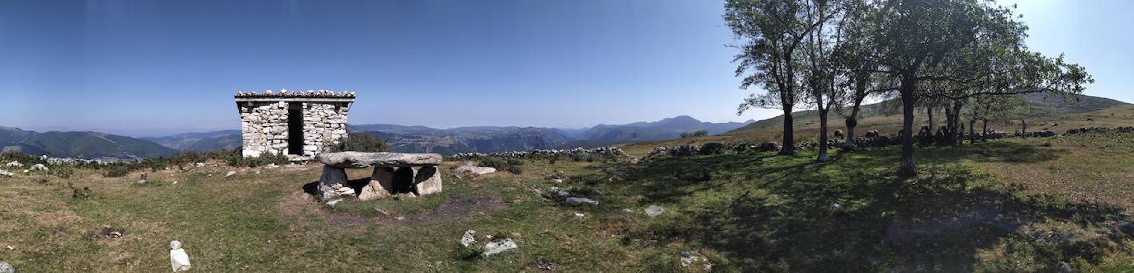 Fotos: Un viaje al pasado por la ruta del Dolmen de Merillés