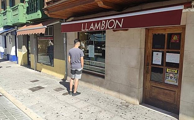 Cierra una tienda de Pola de Laviana por un positivo en COVID-19