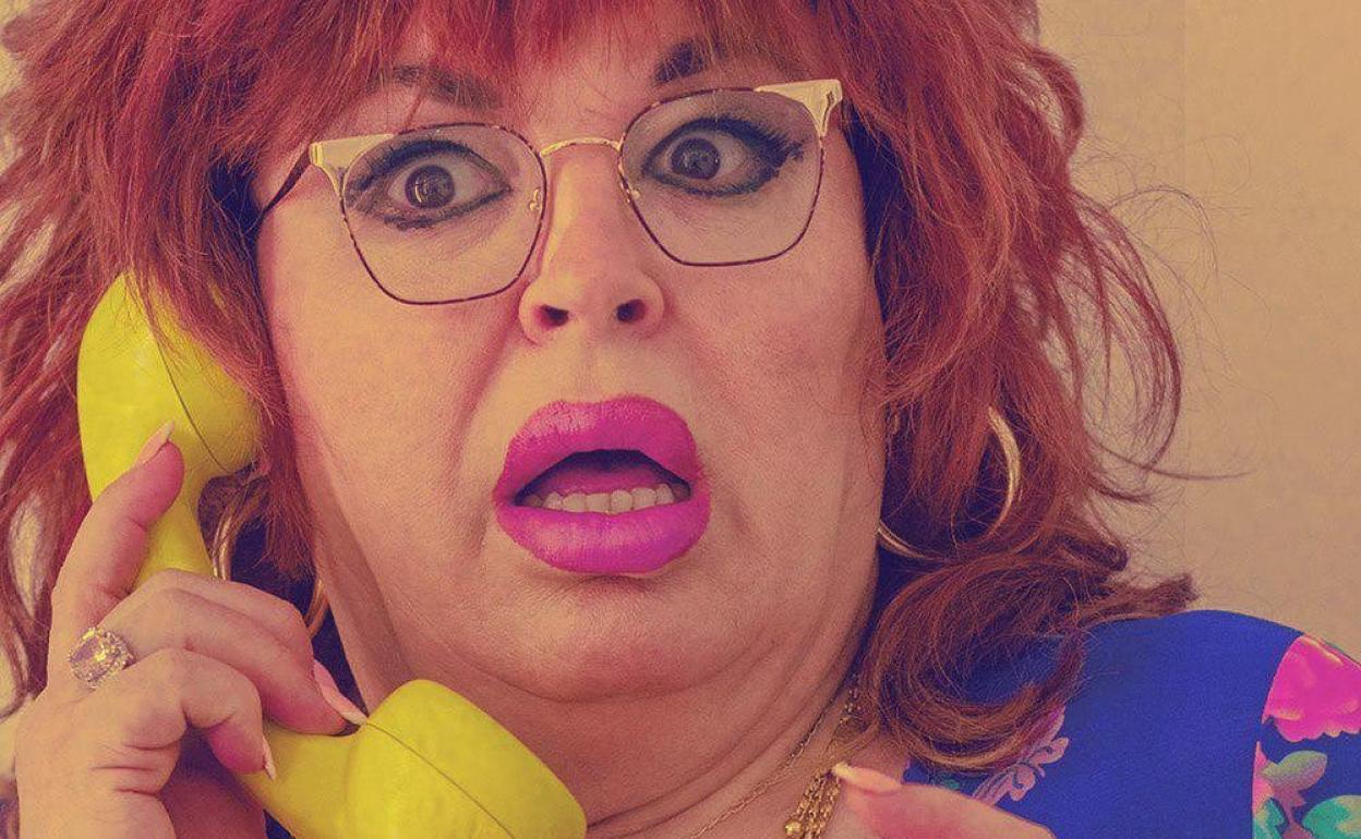 Paca la Piraña se interpreta a sí misma. 