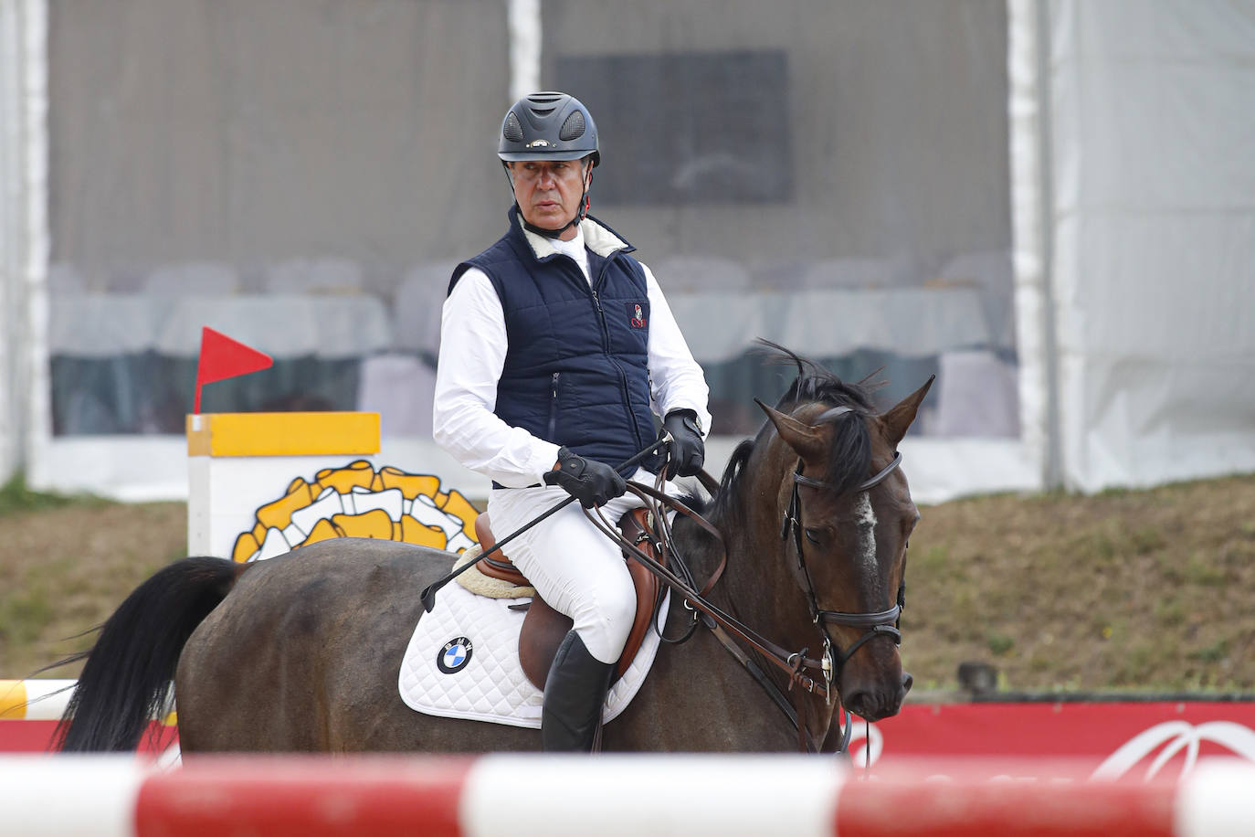 Entrega del Premio EL COMERCIO de la prueba hípica en el Chas