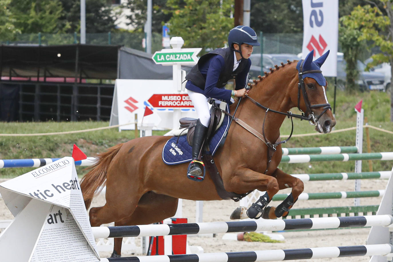 Entrega del Premio EL COMERCIO de la prueba hípica en el Chas