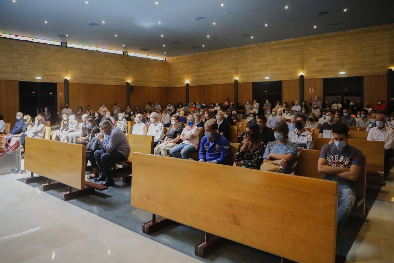 Su familia, amigos y compañeros de su larga trayectoria en el fútbol base y de categoría regional le despidieron entre lágrimas, pero también con la gratitud de haber podido compartir su vida con él