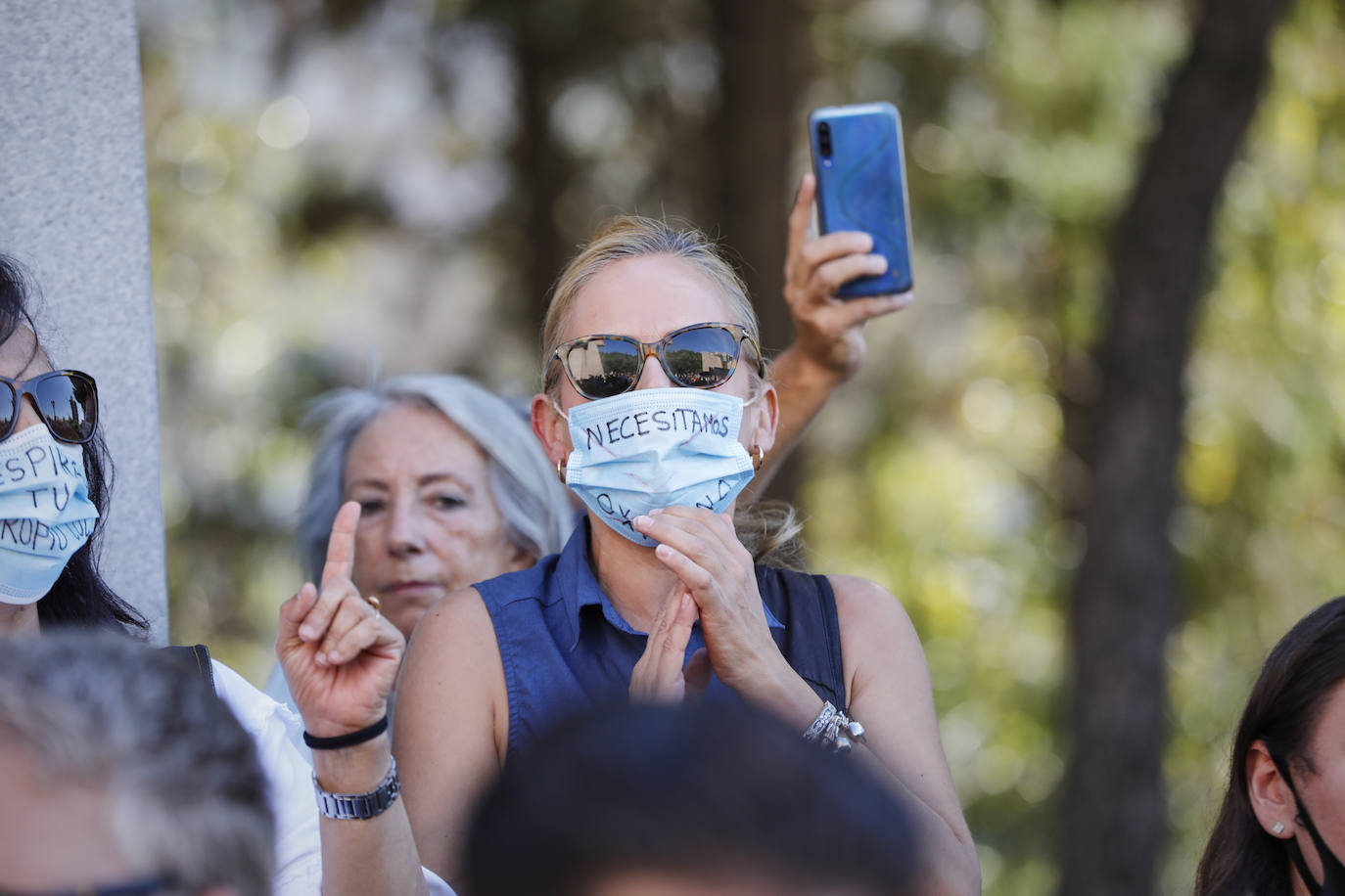 Unas 3.000 personas, sin mascarilla ni distancia, protestan en Madrid contra las medidas antiCovid