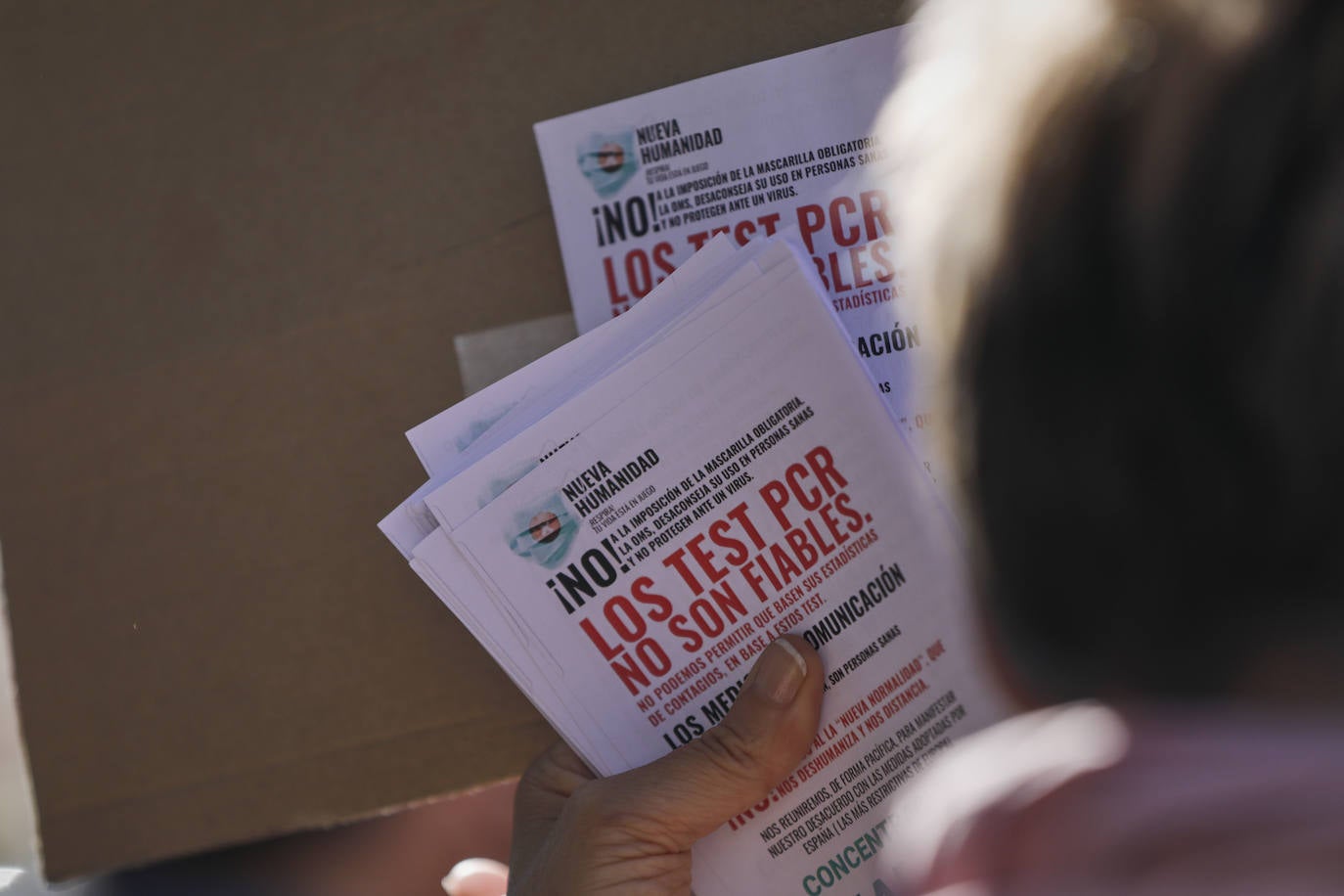 Unas 3.000 personas, sin mascarilla ni distancia, protestan en Madrid contra las medidas antiCovid