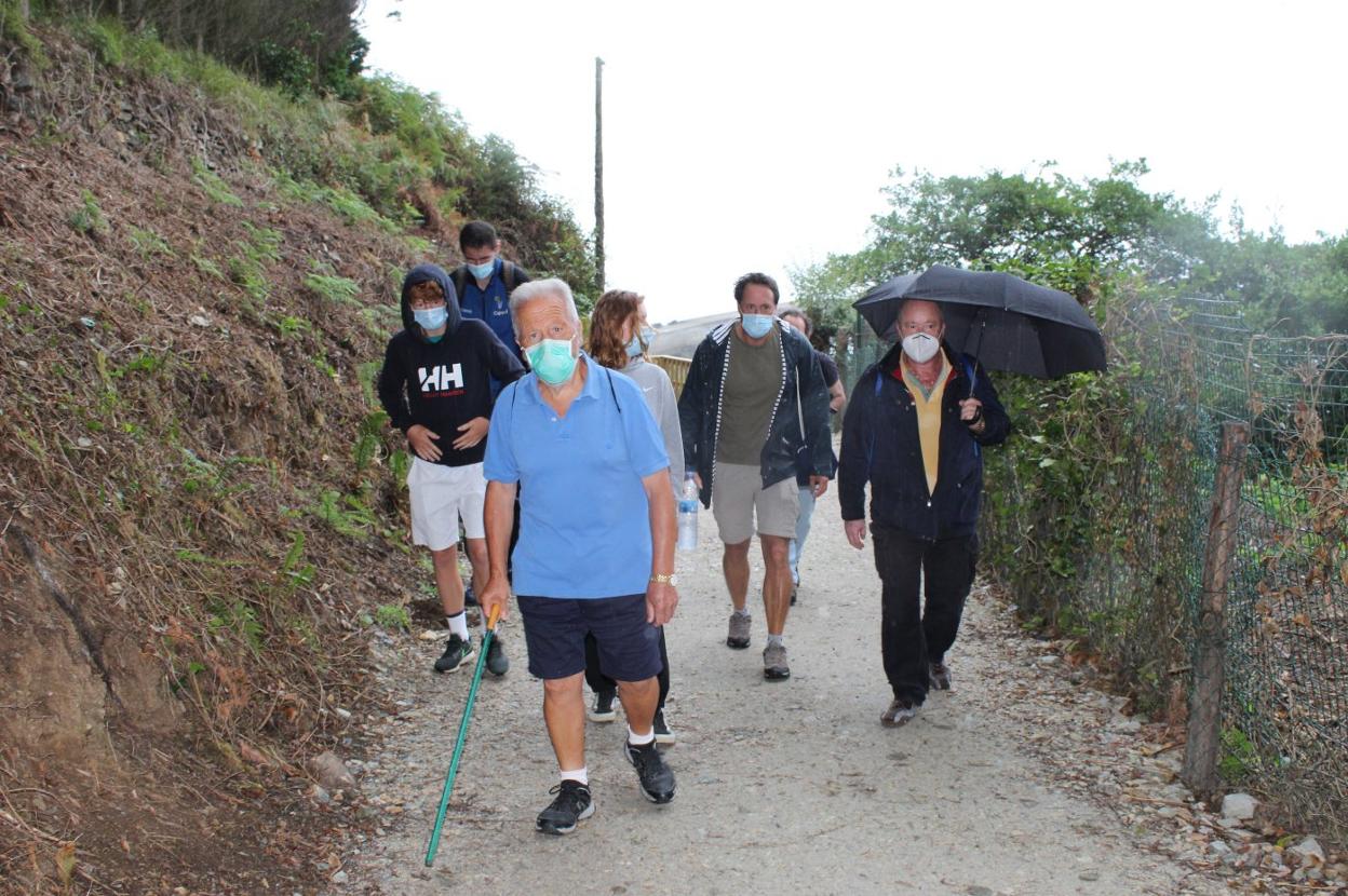 La marcha pasa junto a los jardines de la Fonte Baixa. 