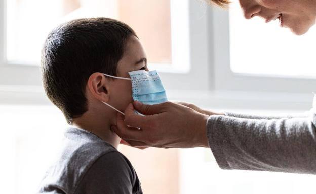 La OMS desaconseja el uso general de mascarillas en niños de 6 a 11 años