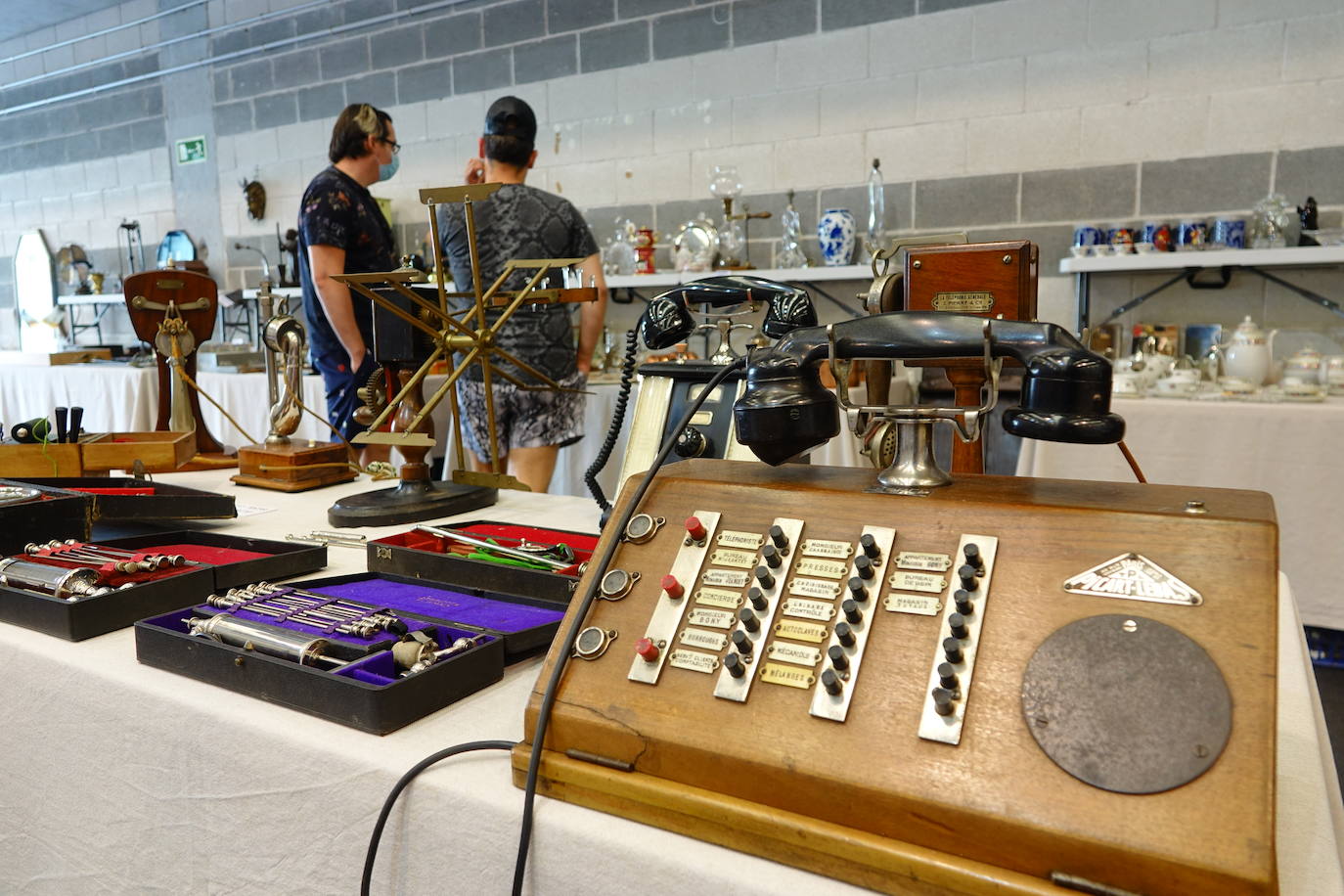 La capital del concejo de Parres acoge su tradicional Feria de Desembalaje