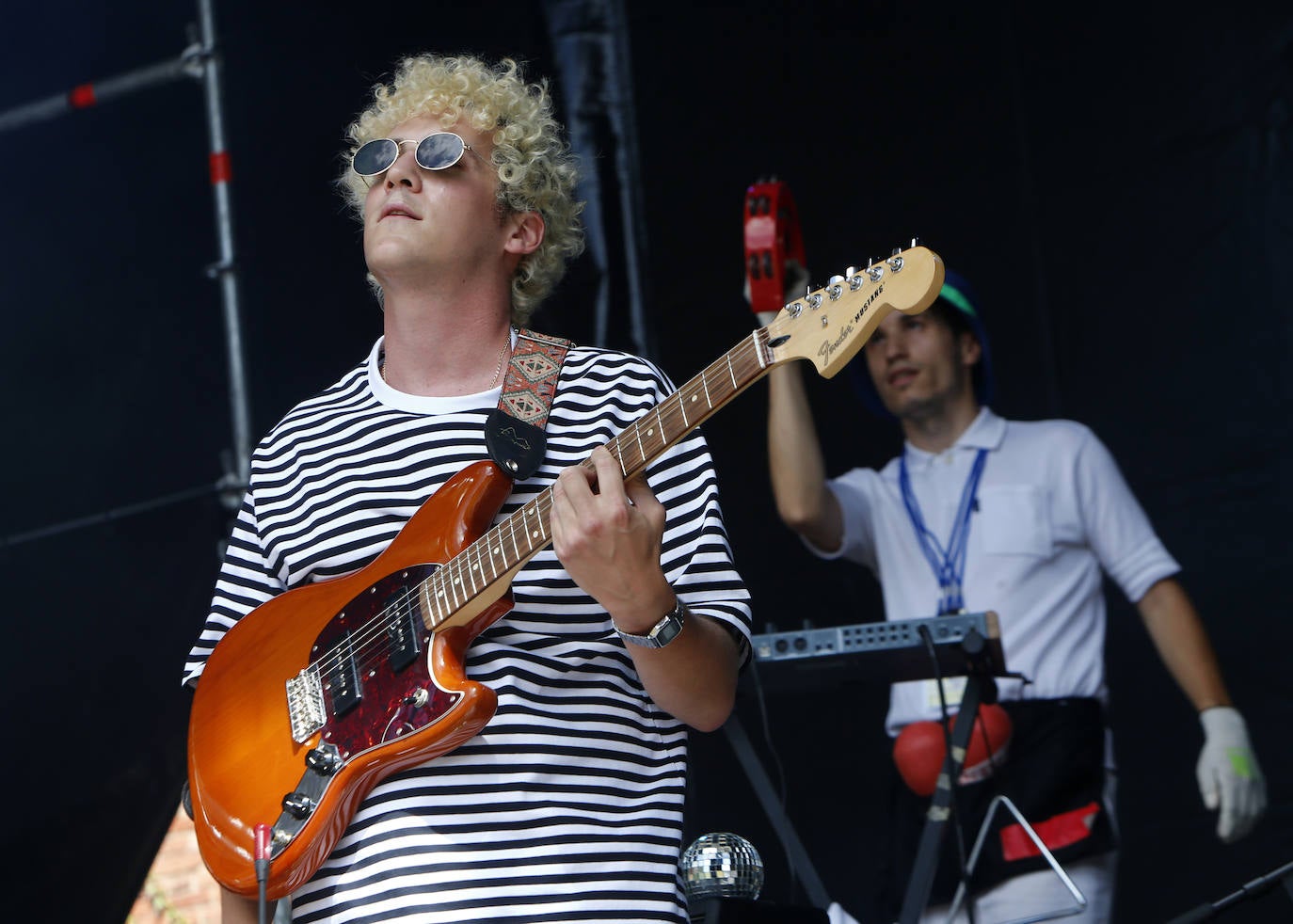 El festival de música alternativa Vetusta Suena que llenó de música y tumbonas la fábrica de armas de La Vega, despidió la edición con Colectivo Da Silva y La Bien Querida.