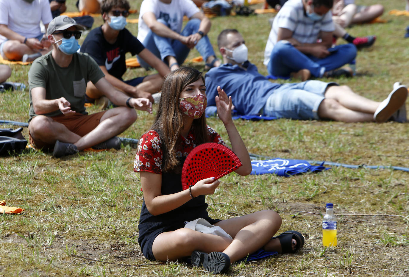 El festival de música alternativa Vetusta Suena que llenó de música y tumbonas la fábrica de armas de La Vega, despidió la edición con Colectivo Da Silva y La Bien Querida.