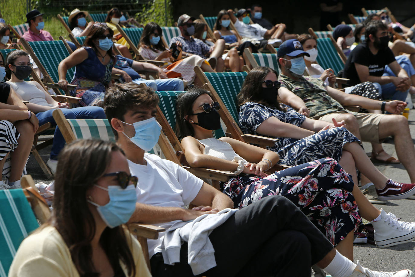 El festival de música alternativa Vetusta Suena que llenó de música y tumbonas la fábrica de armas de La Vega, despidió la edición con Colectivo Da Silva y La Bien Querida.