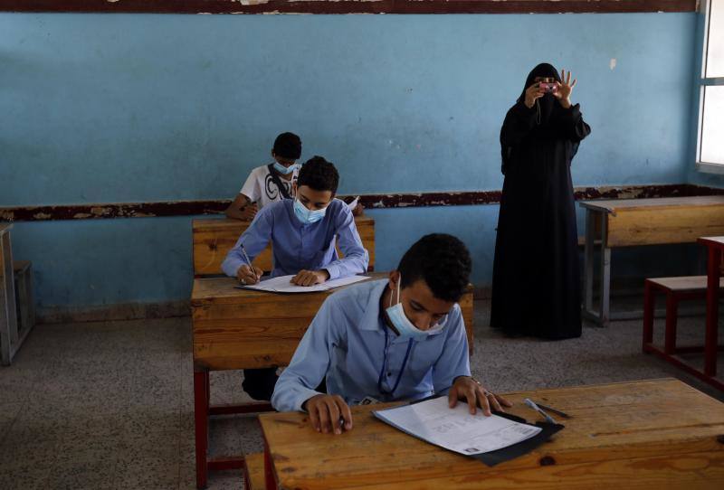 Los centros educativos ya han abierto sus puertas en distintas partes del mundo. Las distancias de seguridad y la utilización de mascarillas se han convertido en algo imprescindible para los estudiantes. Países como Alemania, Estados Unidos, Holanda o Yemen pueden servir de referencia a lo que nos encontraremos durante las próximas semanas en España.