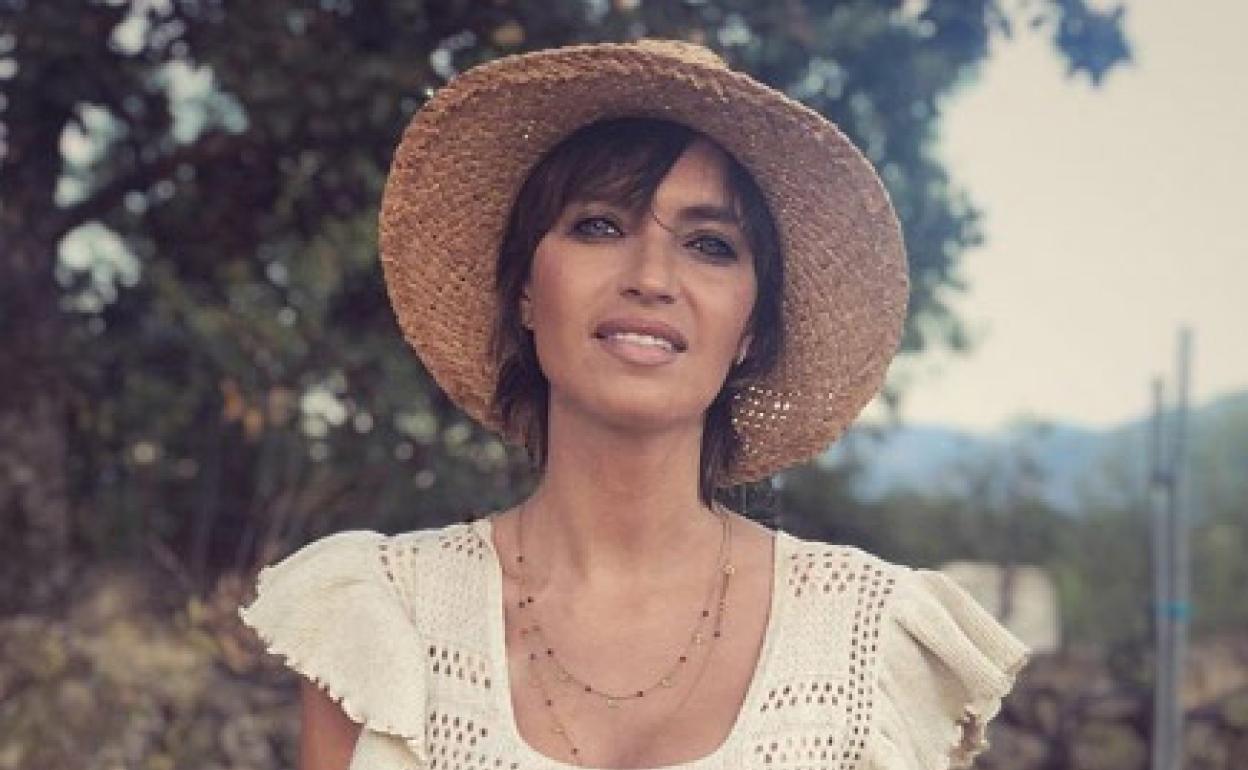 Sara Carbonero tiene el conjunto rebajado perfecto para lucir todo lo que queda de verano