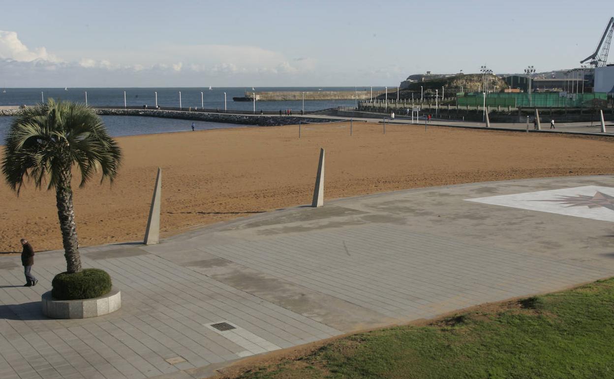 Fallece un bañista en la playa gijonesa de El Arbeyal