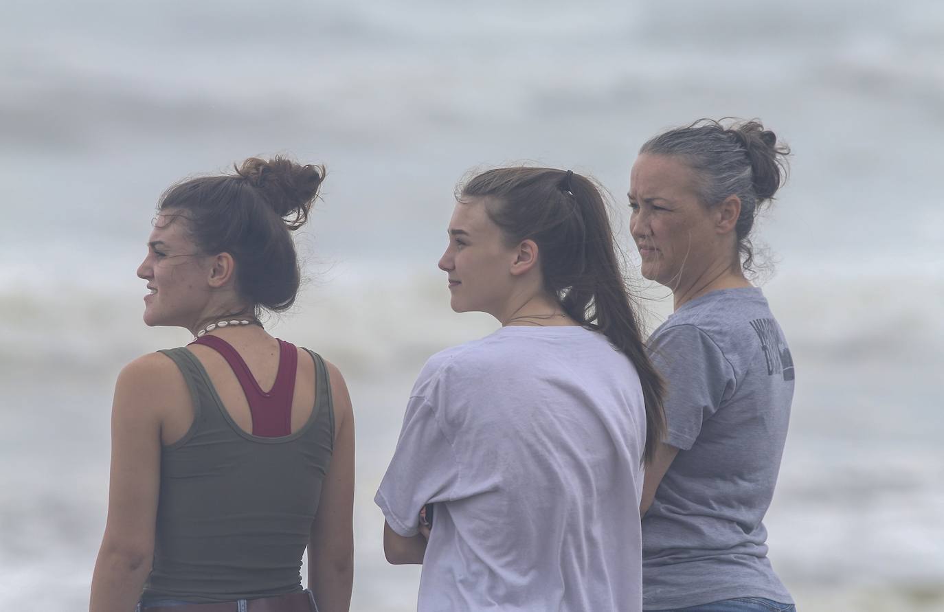 Laura es ahora un huracán de categoría 3. Se espera que la tormenta se debilite aún más a medida que avanza rápidamente tierra adentro sobre Luisiana, con vientos con fuerza de huracán que se extienden a 60 millas (95 kilómetros) del centro