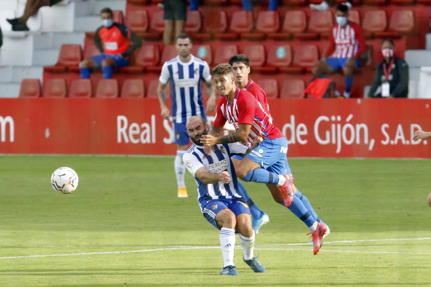 El Sporting se impuso este viernes a la Ponferradina por 1-0 con un tanto de Aitor García. El partido se celebró en la Escuela de Fútbol de Mareo.