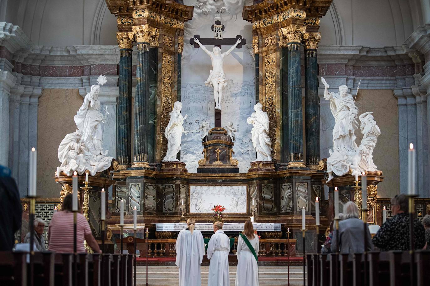 En el país nórdico, a menudo presentado como mensajero de la paridad y donde los ministros del culto de la Iglesia de Suecia tienen el título de sacerdote, las estadísticas son claras: desde julio, el 50,1% de los sacerdotes son mujeres, frente a un 49,9% de hombres