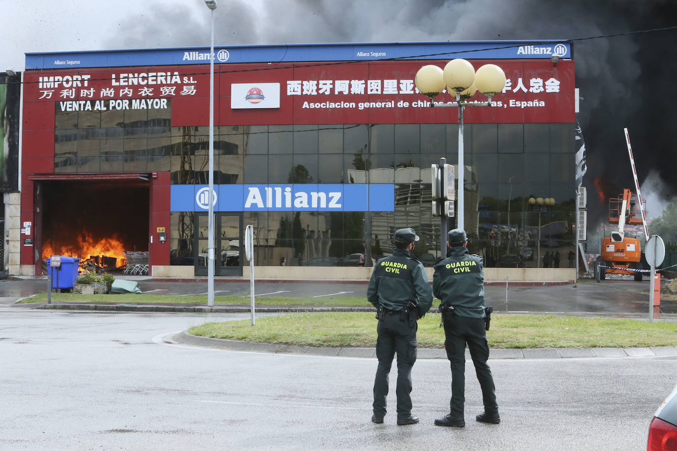 Hasta el lugar de los hechos se desplazaron varias patrullas de bomberos