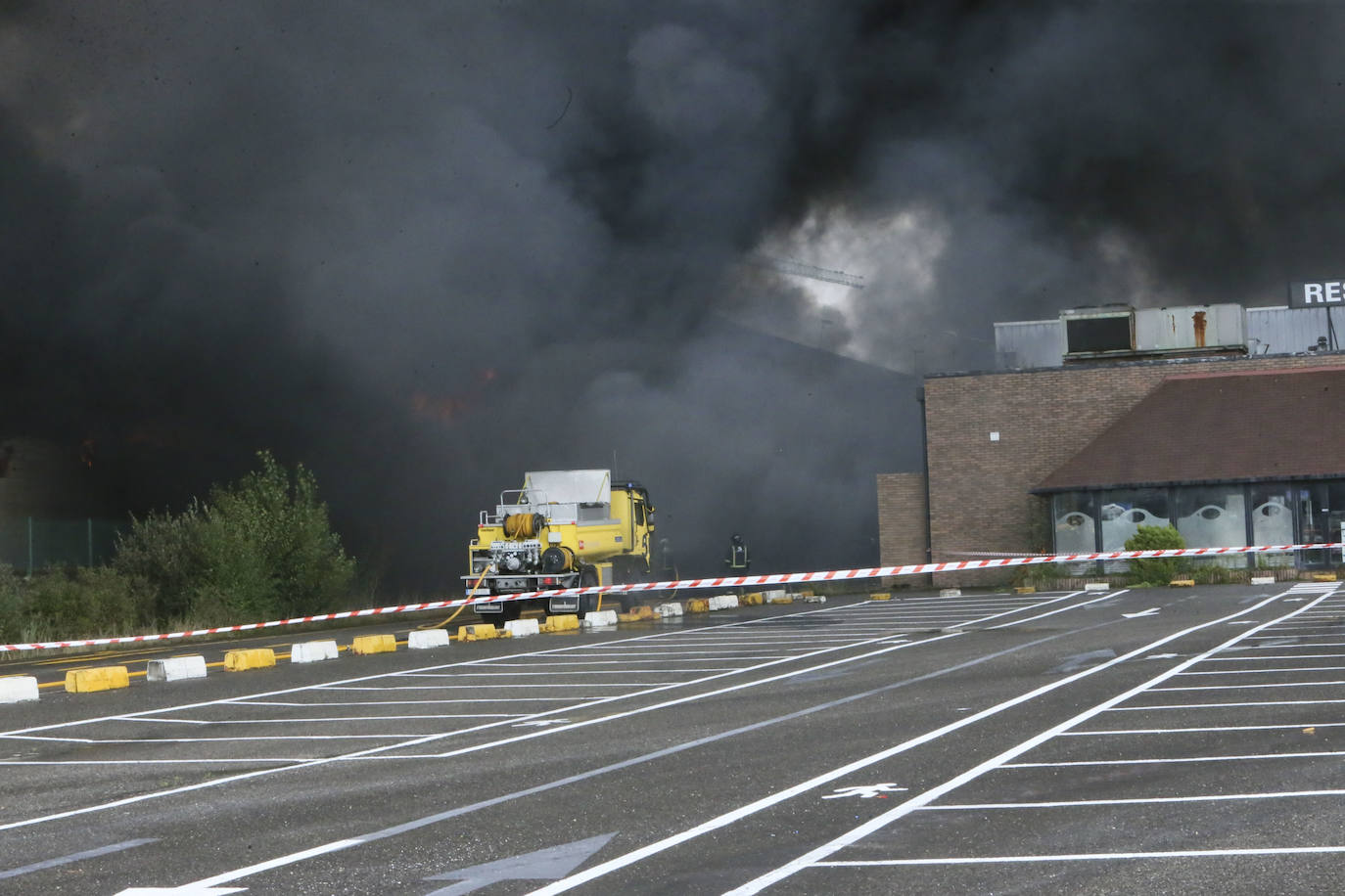 Hasta el lugar de los hechos se desplazaron varias patrullas de bomberos