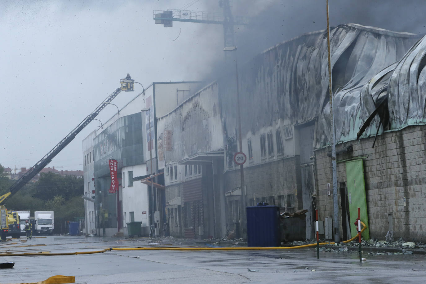 Hasta el lugar de los hechos se desplazaron varias patrullas de bomberos