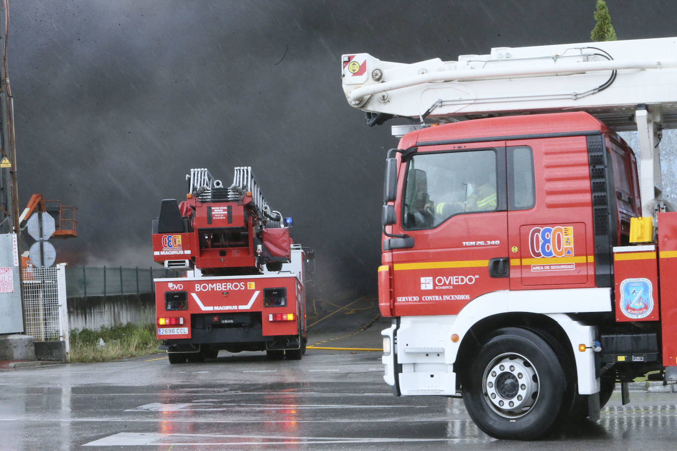 Hasta el lugar de los hechos se desplazaron varias patrullas de bomberos