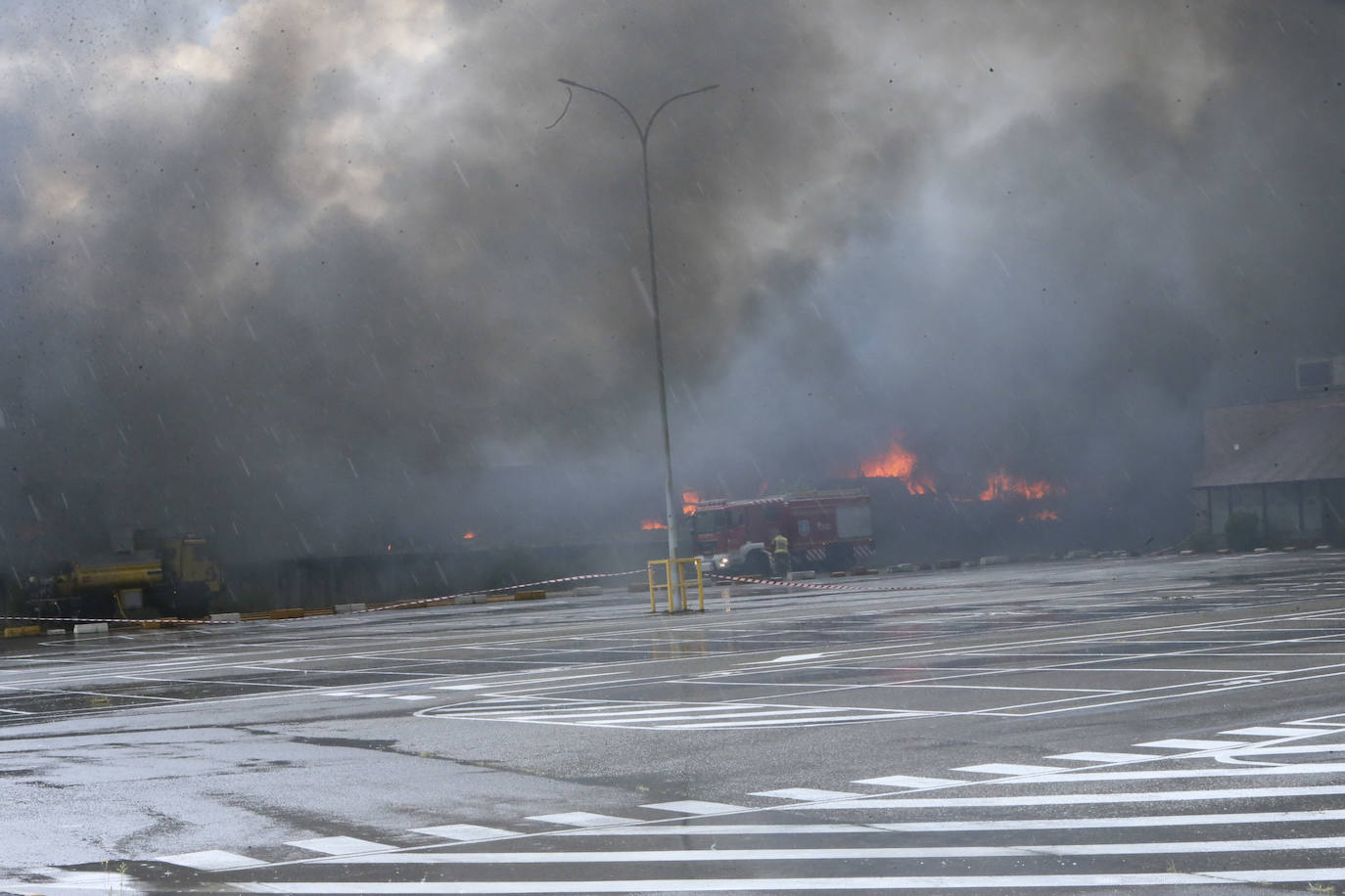 Hasta el lugar de los hechos se desplazaron varias patrullas de bomberos