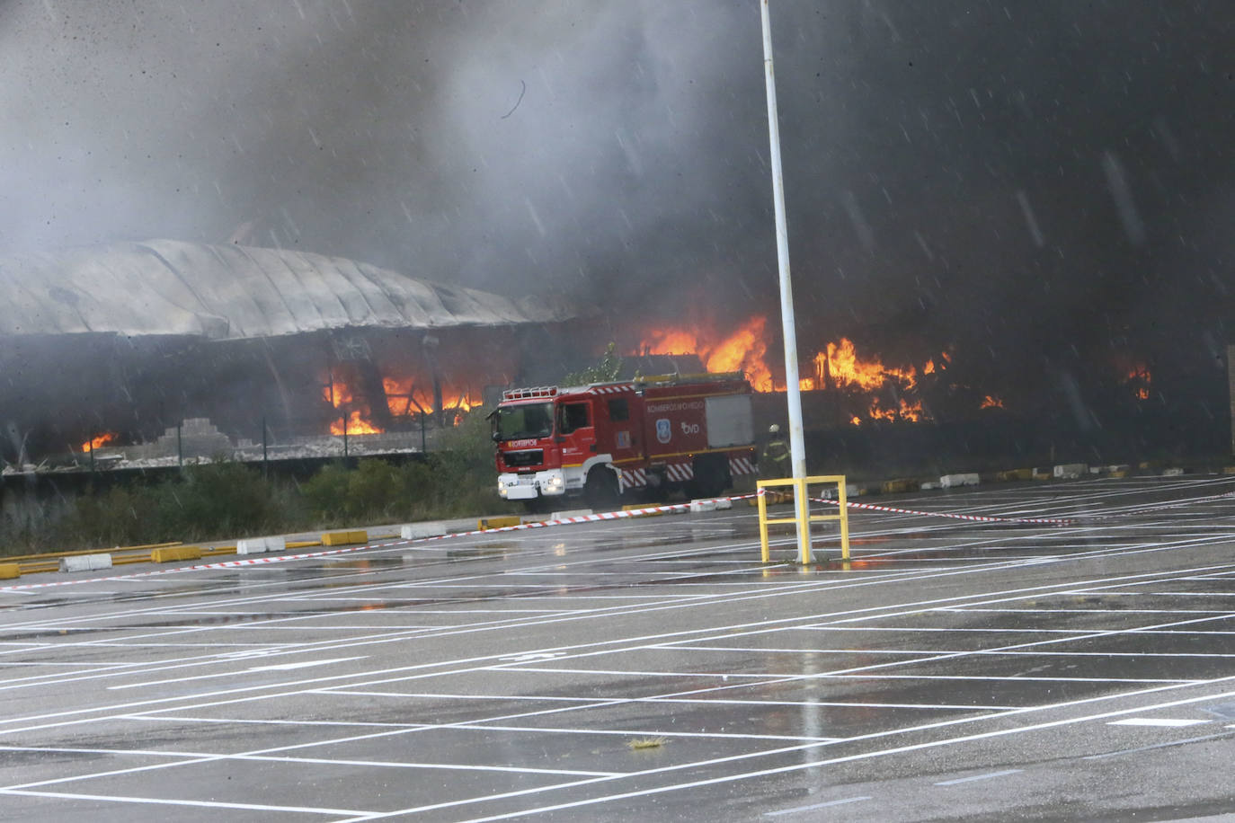 Hasta el lugar de los hechos se desplazaron varias patrullas de bomberos