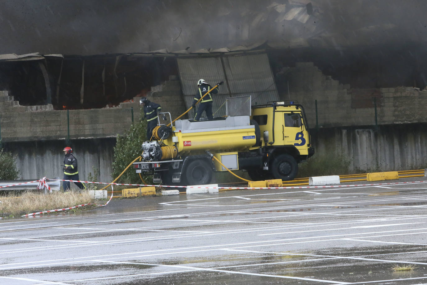 Hasta el lugar de los hechos se desplazaron varias patrullas de bomberos