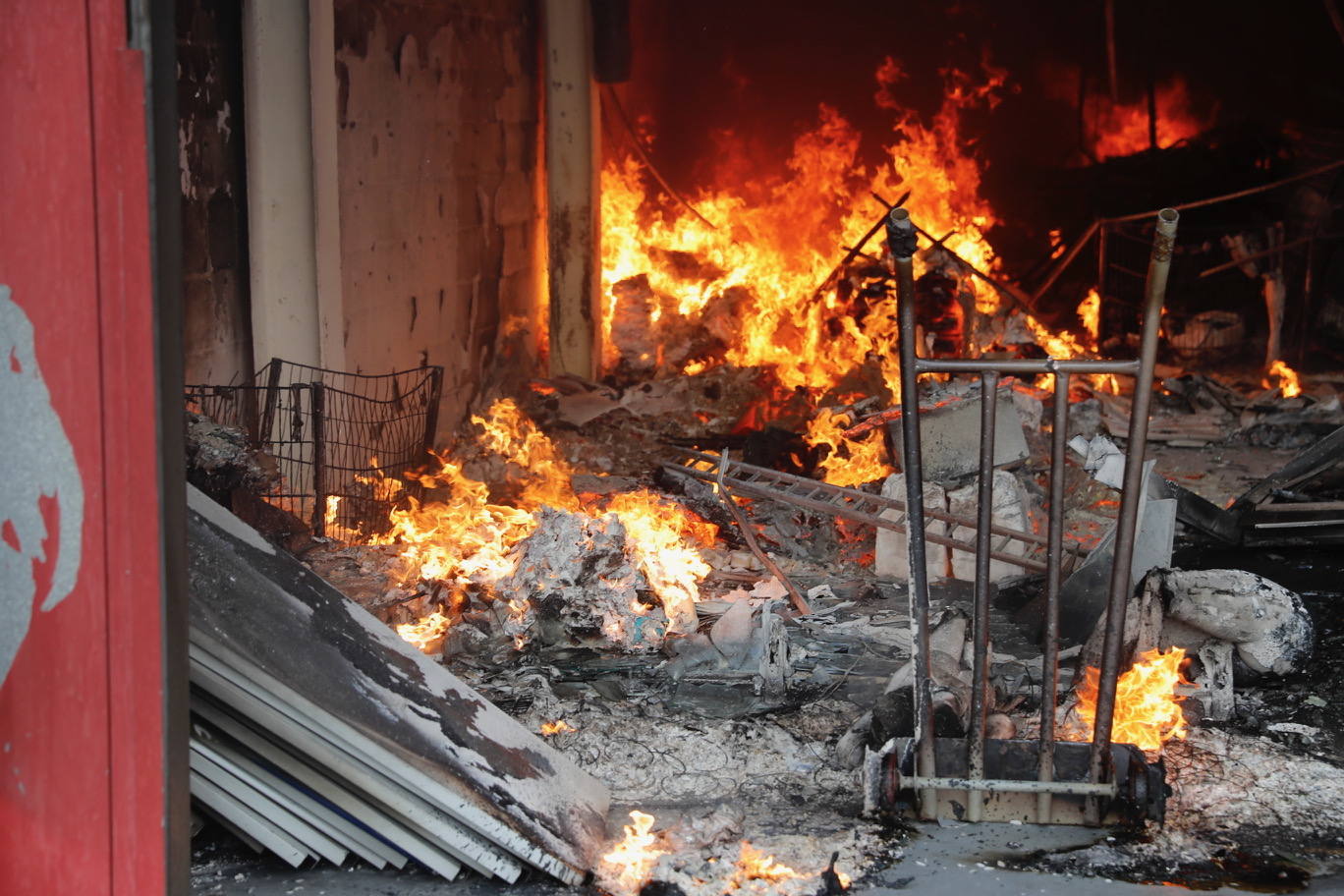 Hasta el lugar de los hechos se desplazaron varias patrullas de bomberos