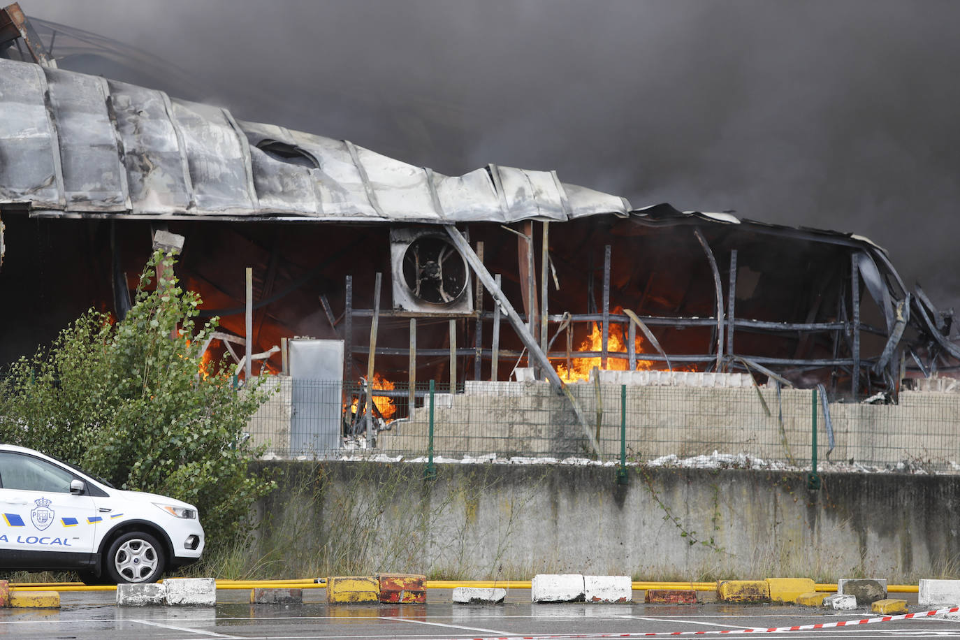 Hasta el lugar de los hechos se desplazaron varias patrullas de bomberos