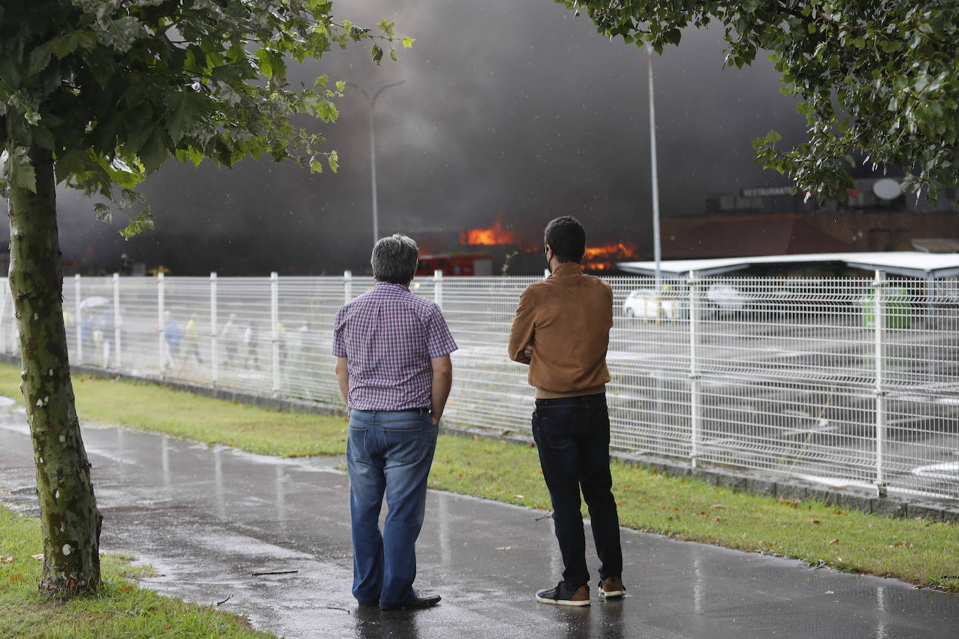 Hasta el lugar de los hechos se desplazaron varias patrullas de bomberos