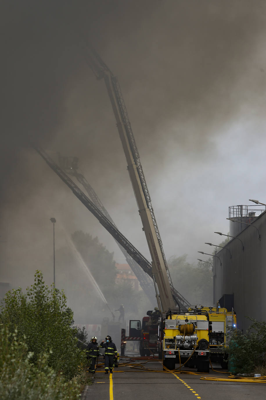 Hasta el lugar de los hechos se desplazaron varias patrullas de bomberos