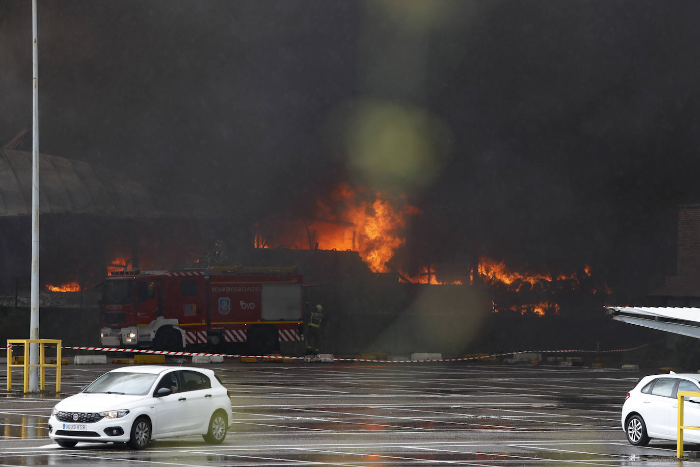 Hasta el lugar de los hechos se desplazaron varias patrullas de bomberos