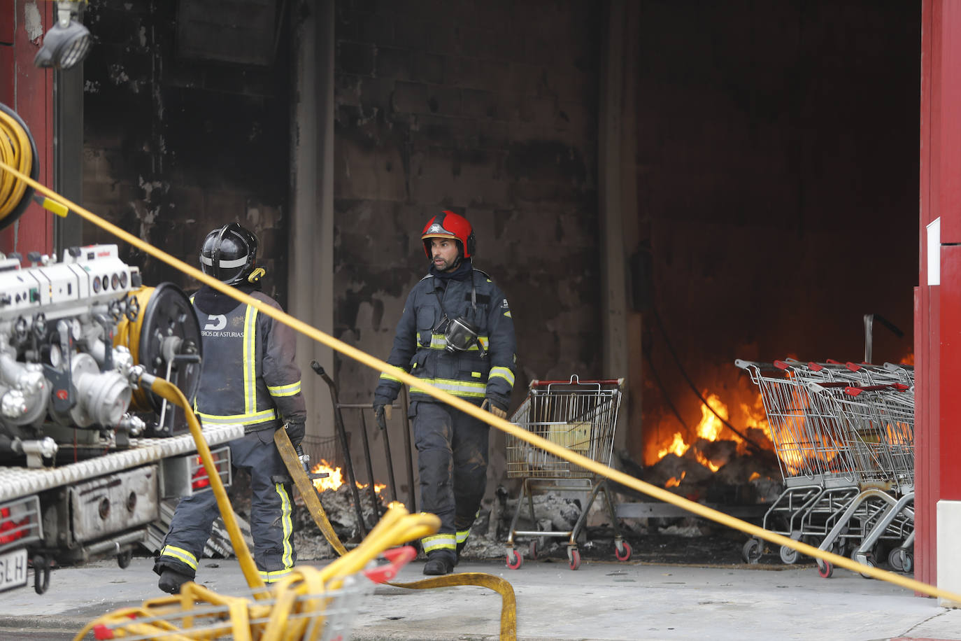 Hasta el lugar de los hechos se desplazaron varias patrullas de bomberos