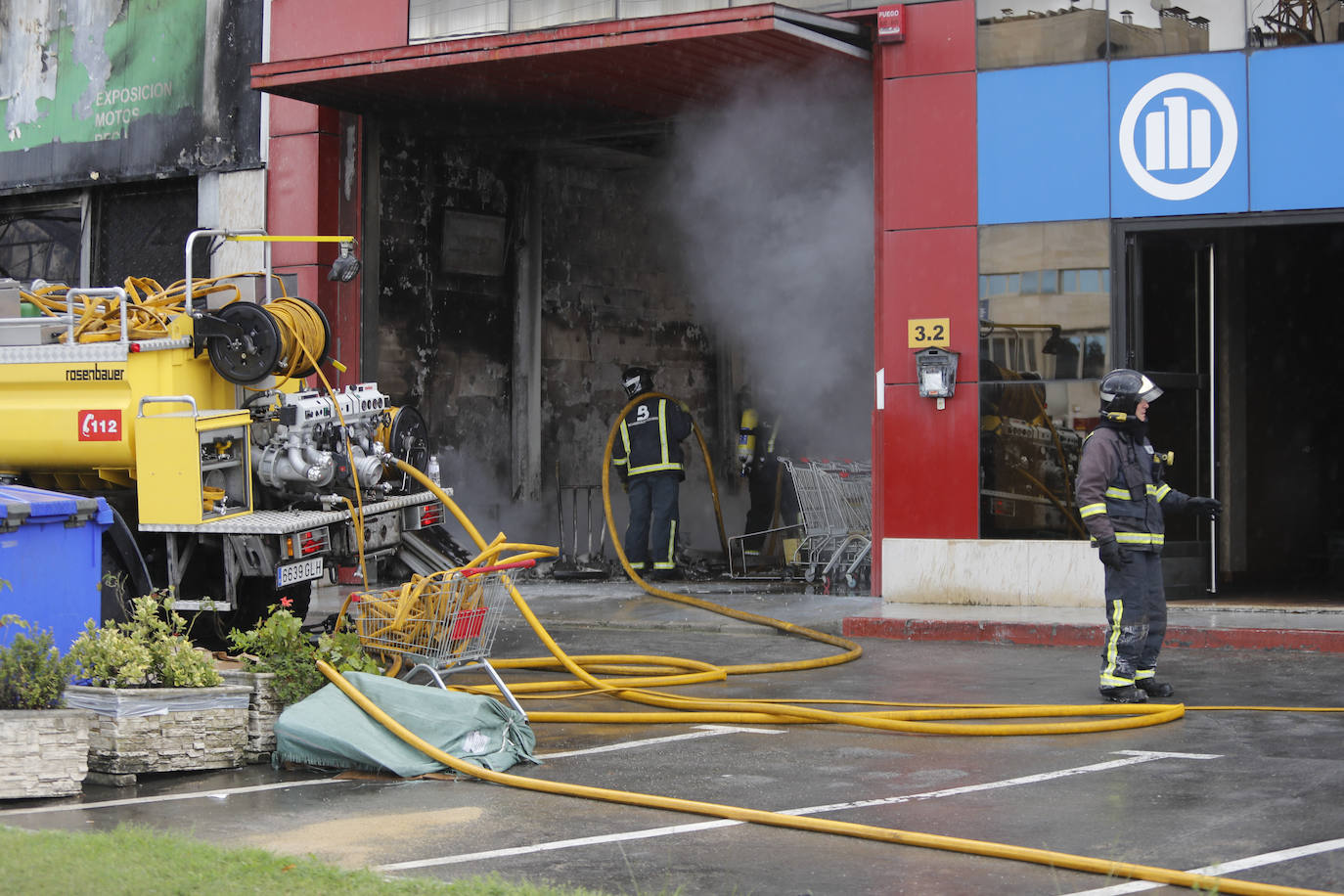 Hasta el lugar de los hechos se desplazaron varias patrullas de bomberos