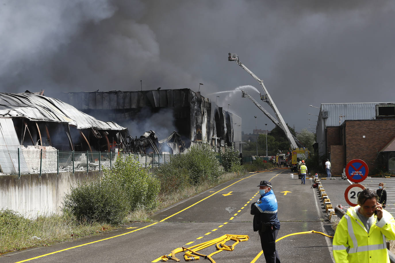 Hasta el lugar de los hechos se desplazaron varias patrullas de bomberos