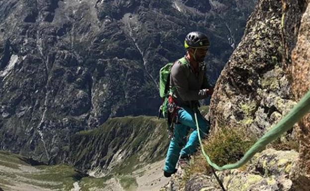 El escalador ciego Javier Aguilar logra la subida a la Aiguille Dibona en Les Ecrins