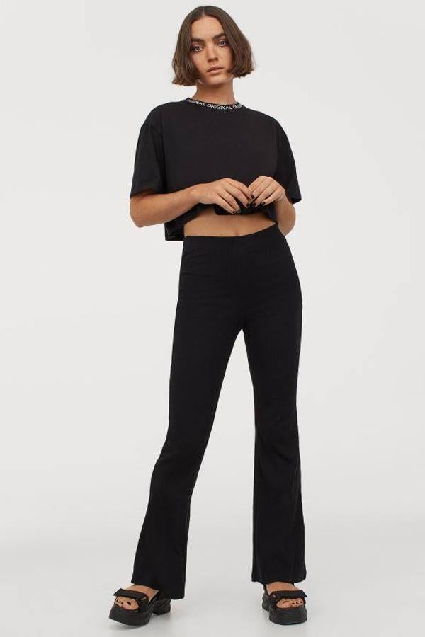 Leggings acampanados en color negro de H&M, 12,99 euros.