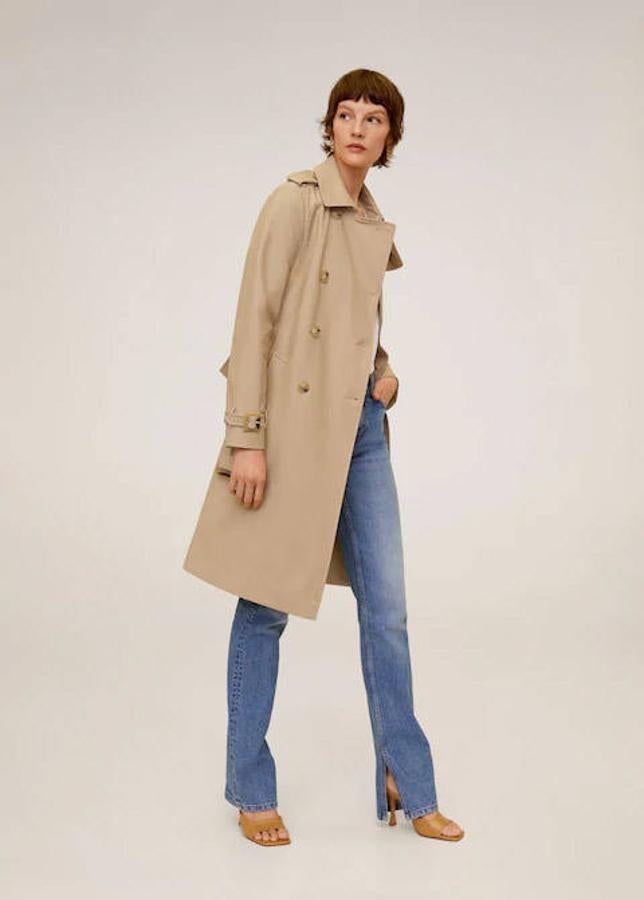 Trench clásico de algodón en color beige de Mango, 59,99 euros.