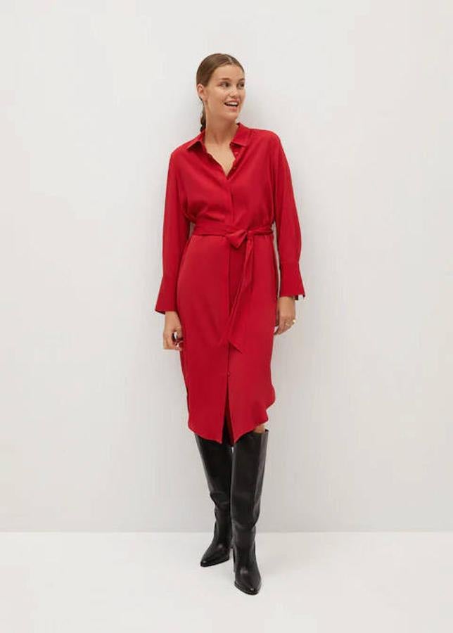 Vestido camisero con lazo en color rojo de Mango, 29,99 euros.