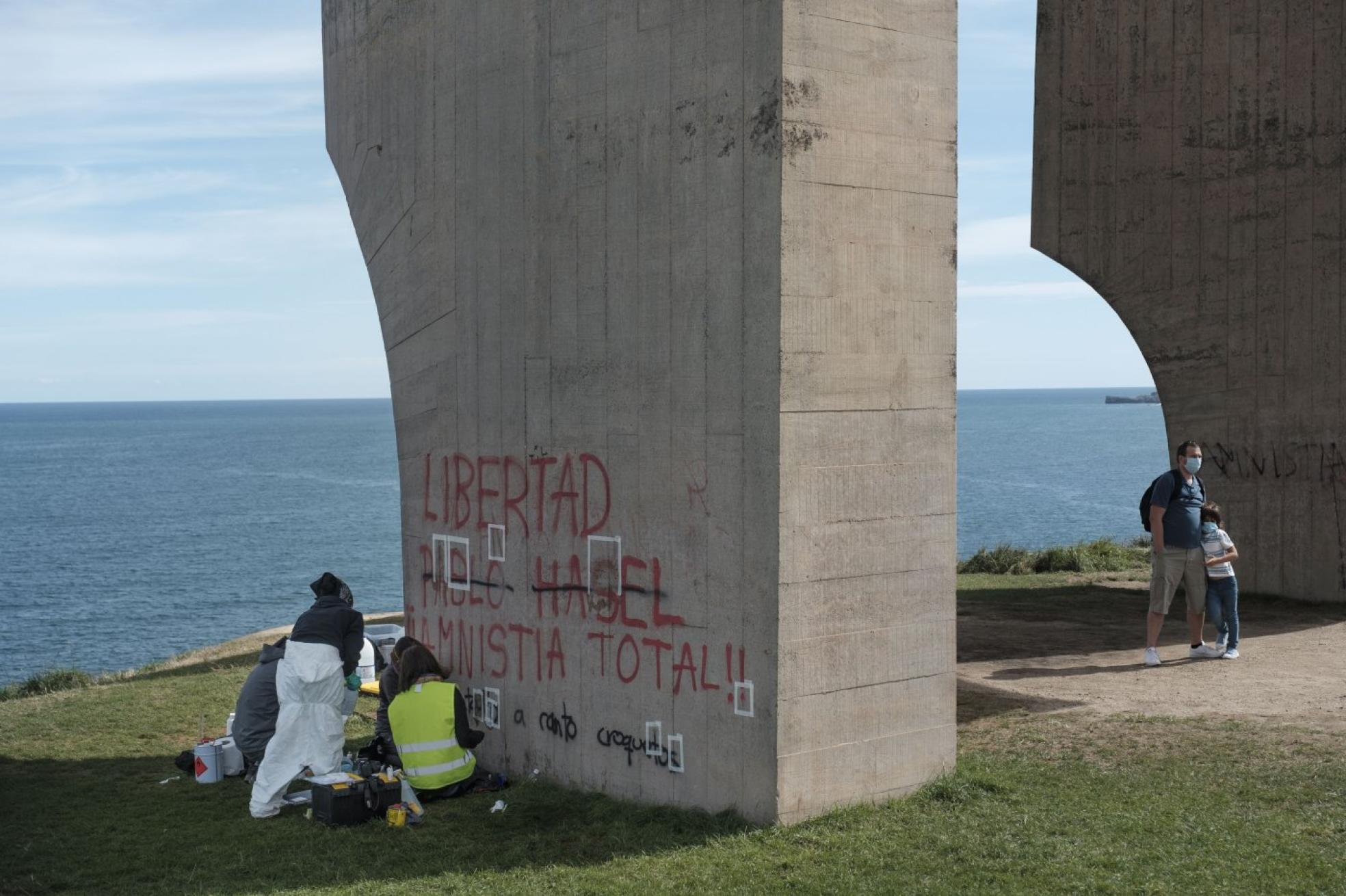 Panorámica del 'Elogio' con sus pintadas de mayor tamaño a la vista. 