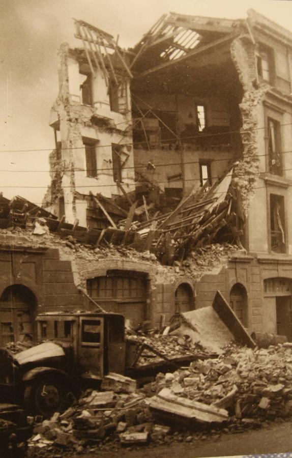 La destrucción y el dolor de la Guerra Civil en Gijón y Oviedo captados por los objetivos de Constantino Suárez y Florentino López, 'Floro'. Es lo que mostrará la exposición fotográfica 'Frente a frente: dos visiones fotográficas de la Guerra Civil', que se podrá ver a partir del mes de octubre en el Antiguo Instituto de Gijón, donde llegará tras cosechar un gran éxito en Madrid. 