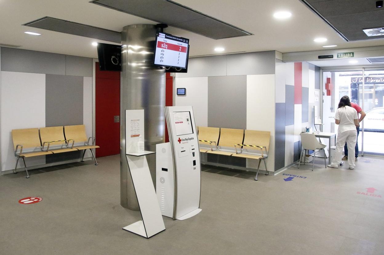 Nuevo local de consultas externas del hospital de Cruz Roja, con el novedoso sistema de llamamiento de pacientes. 