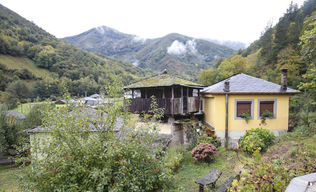 El pueblo de Moal, antesala del Parque Natural de Fuentes del Narcea, Degaña e Ibias, fue reconocido como Pueblo Ejemplar de Asturias en 2018.